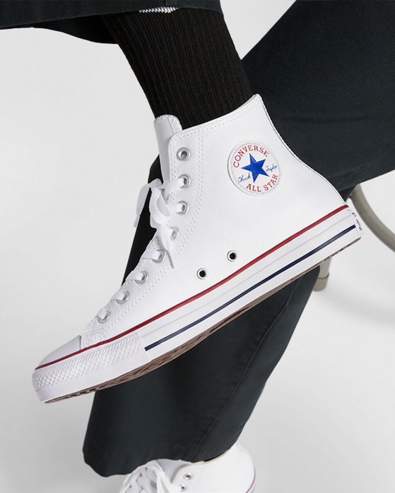 Converse Chuck Taylor All Star Couro Branco | 3864-RPLZX